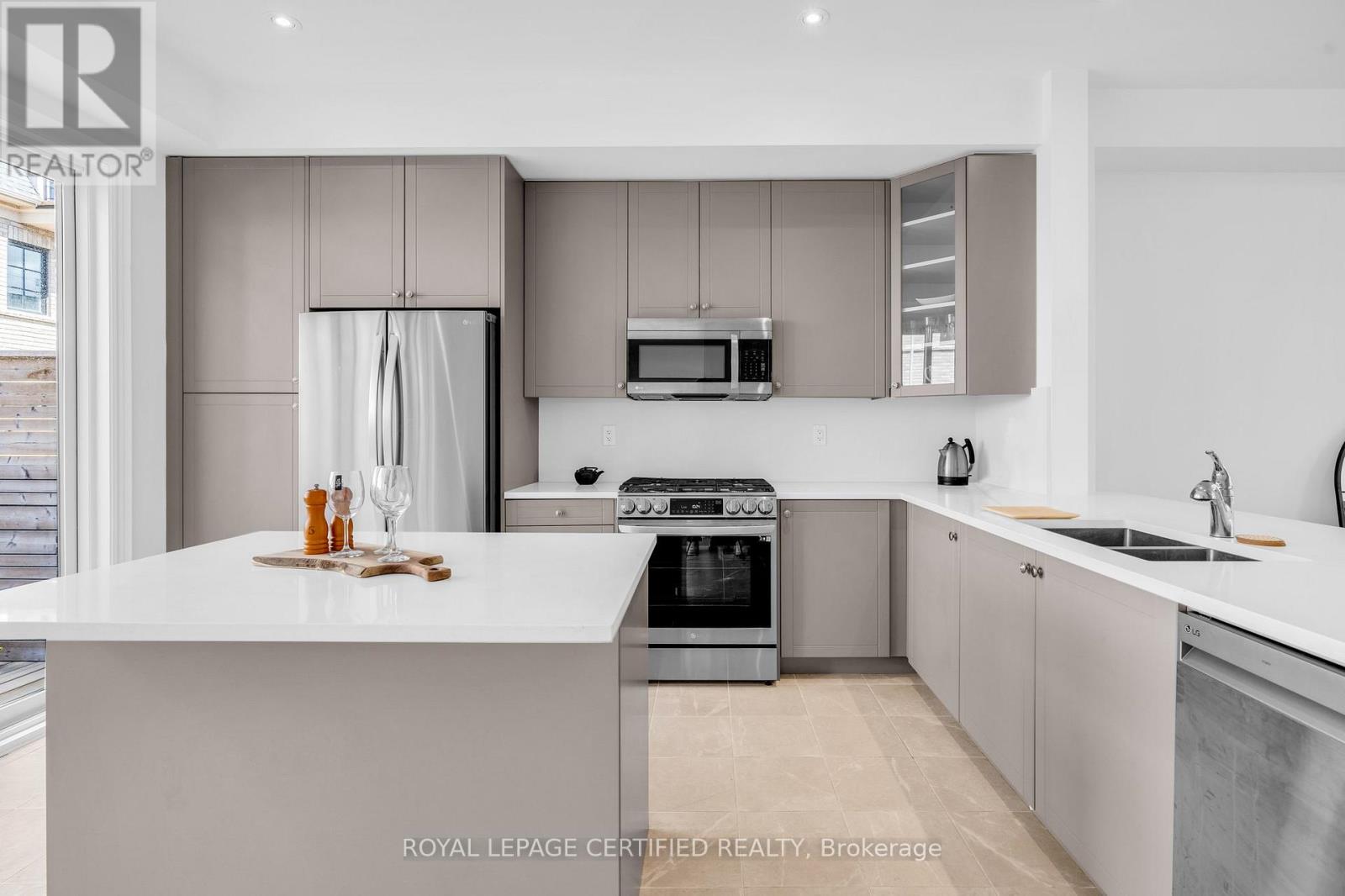 10 - 74a Thomas Street, Mississauga, Ontario  L5M 2R6 - Photo 11 - W12984650