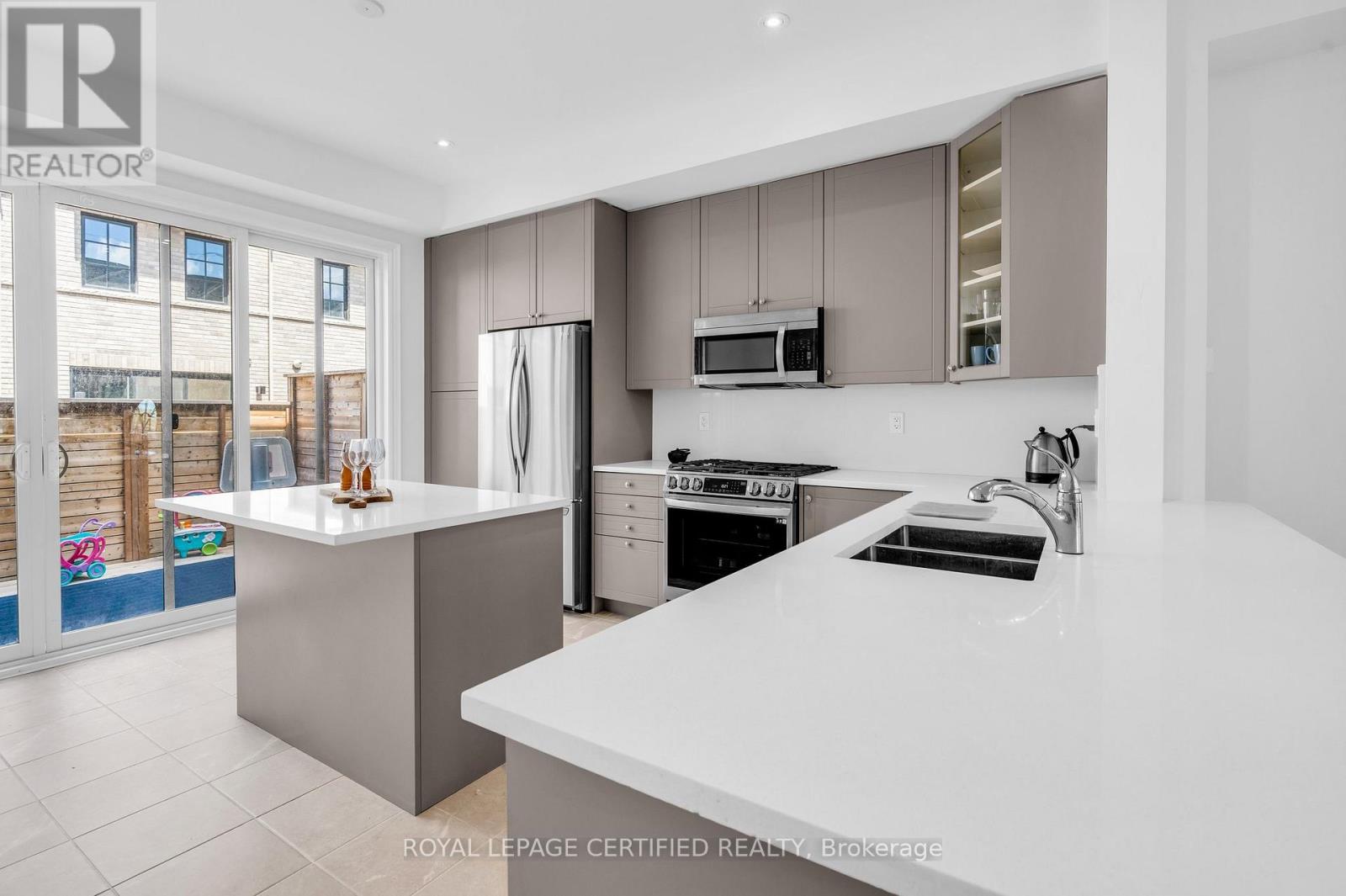 10 - 74a Thomas Street, Mississauga, Ontario  L5M 2R6 - Photo 15 - W12984650