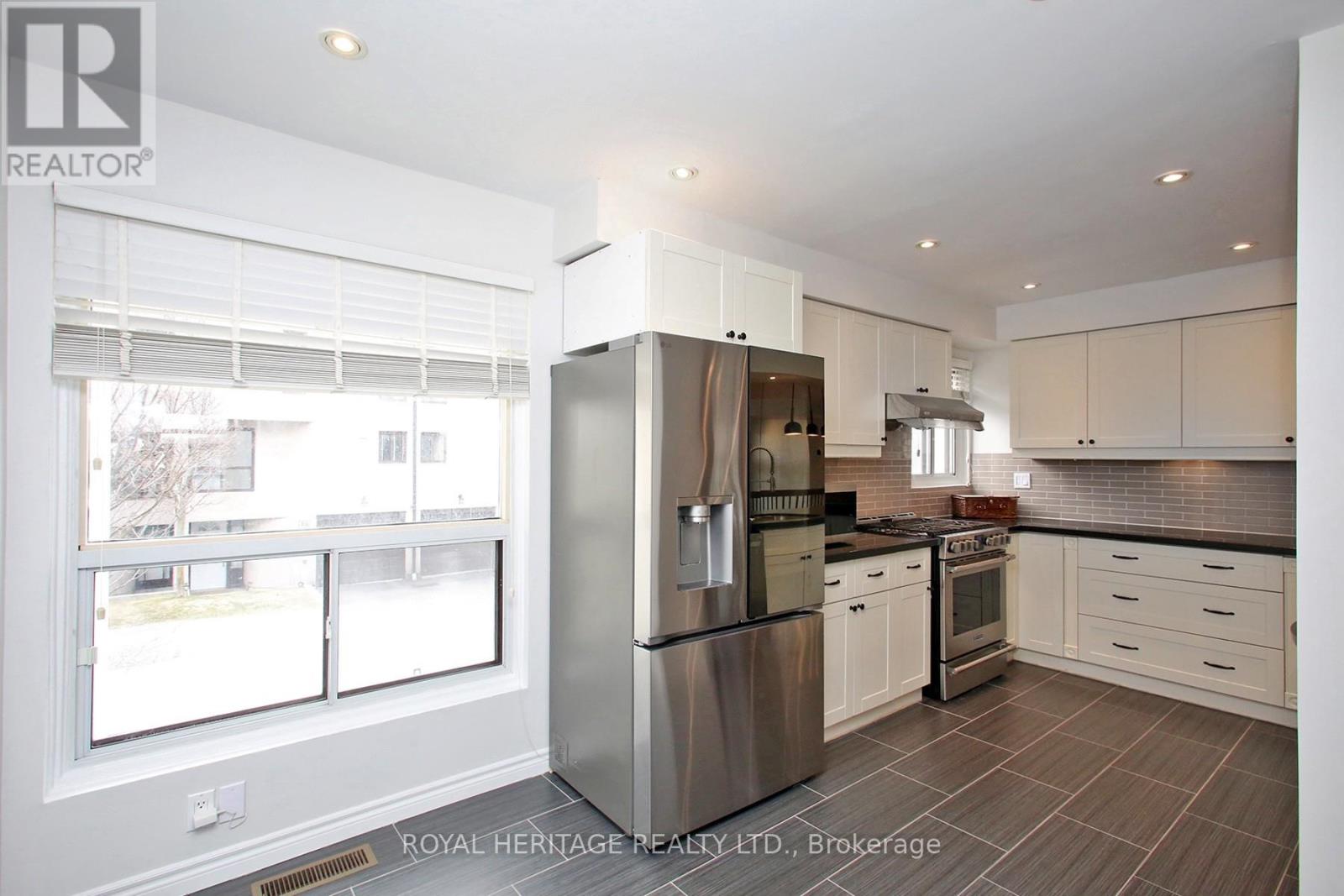 6 - 24 Reid Drive, Mississauga, Ontario  L5M 2A6 - Photo 4 - W12984680