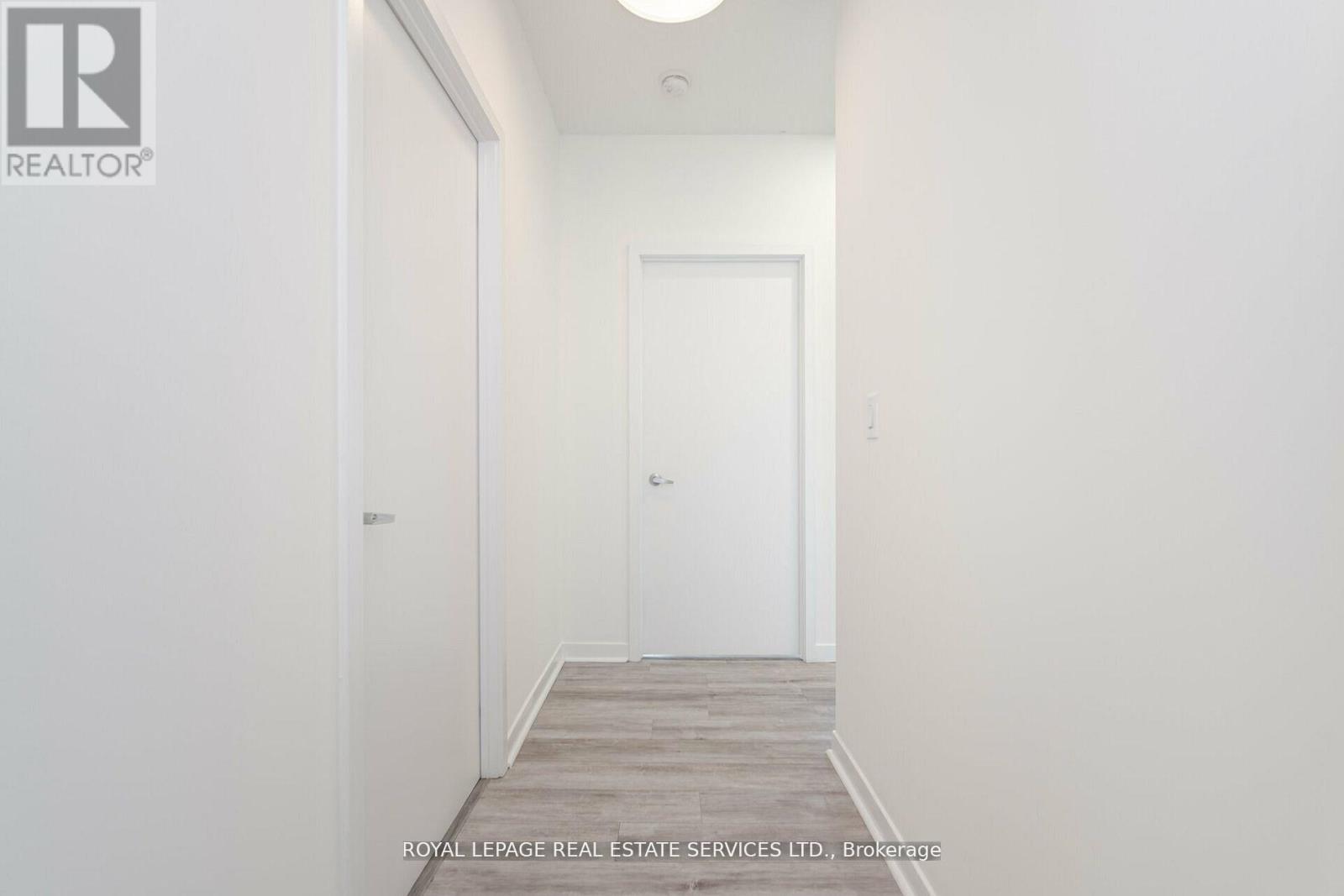 602 - 360 Square One Drive, Mississauga, Ontario  L5B 0E6 - Photo 10 - W12984690