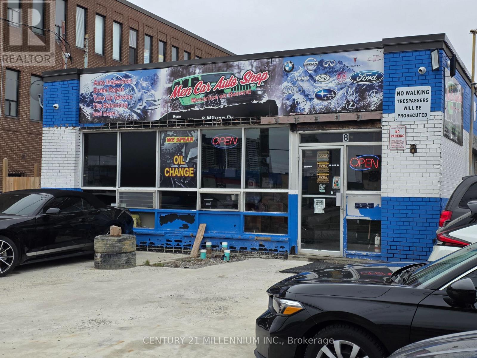 8 MILVAN DRIVE, Toronto, Ontario