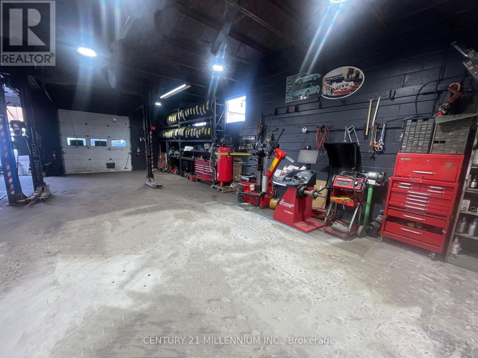 8 Milvan Drive, Toronto, Ontario  M9L 1Z2 - Photo 3 - W12984696