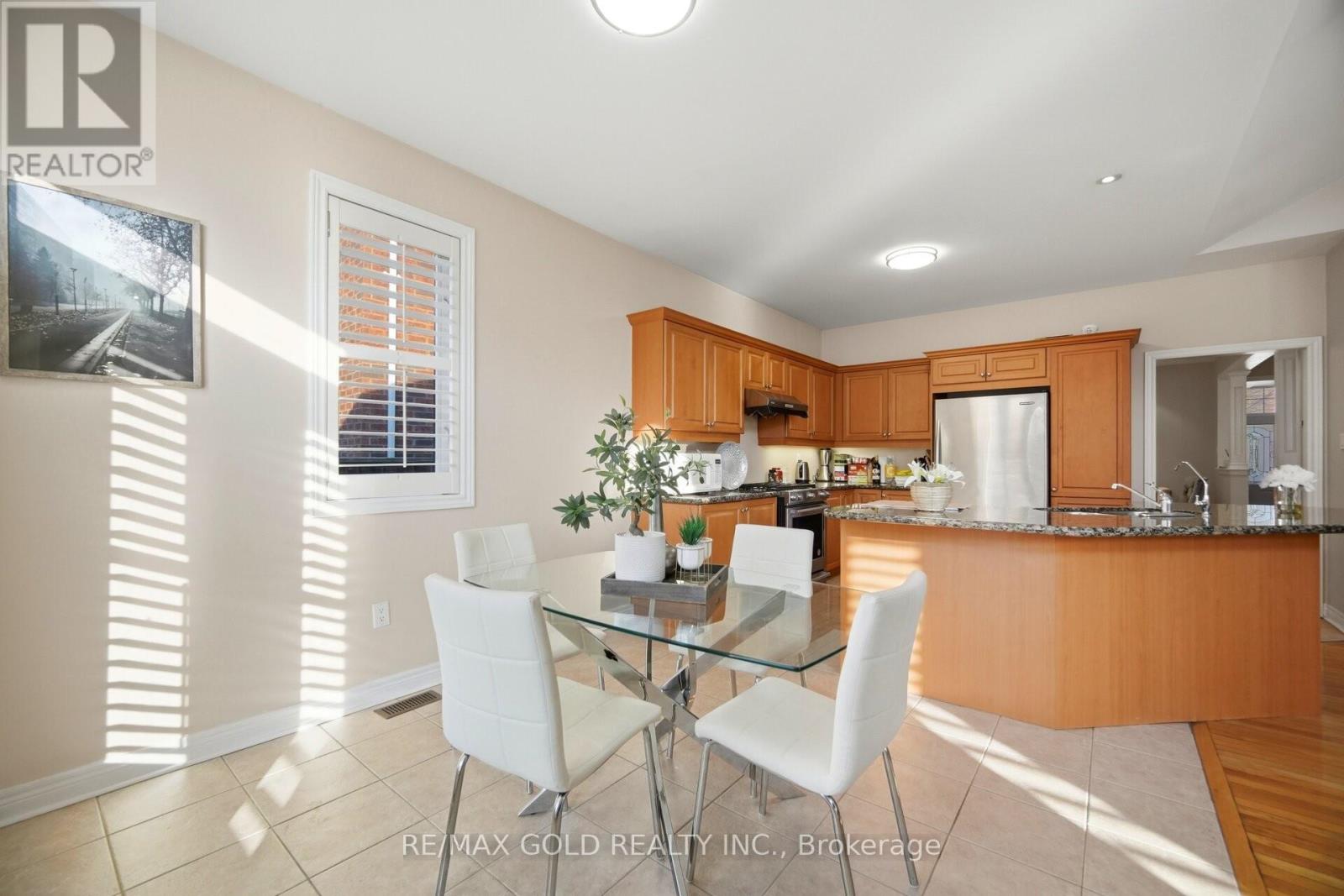 48 Valleyside Trail, Brampton, Ontario  L6P 2G4 - Photo 10 - W12984708