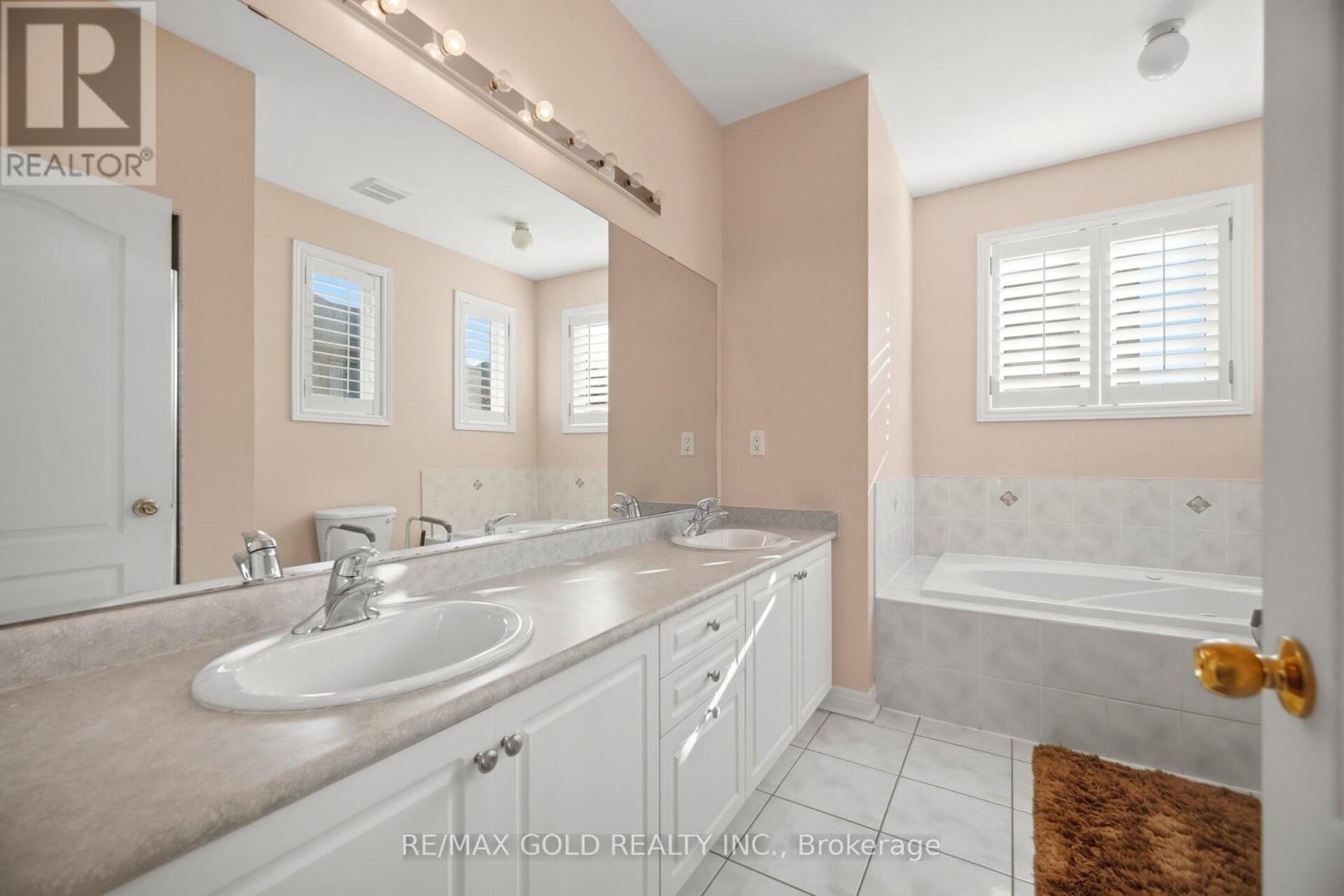 48 Valleyside Trail, Brampton, Ontario  L6P 2G4 - Photo 16 - W12984708