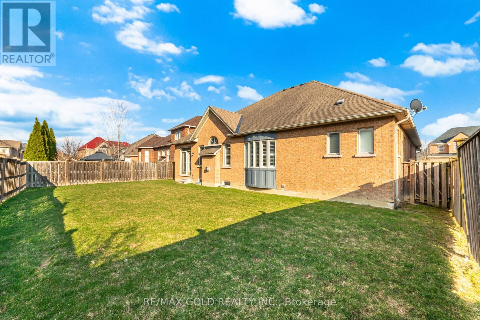 48 Valleyside Trail, Brampton, Ontario  L6P 2G4 - Photo 23 - W12984708