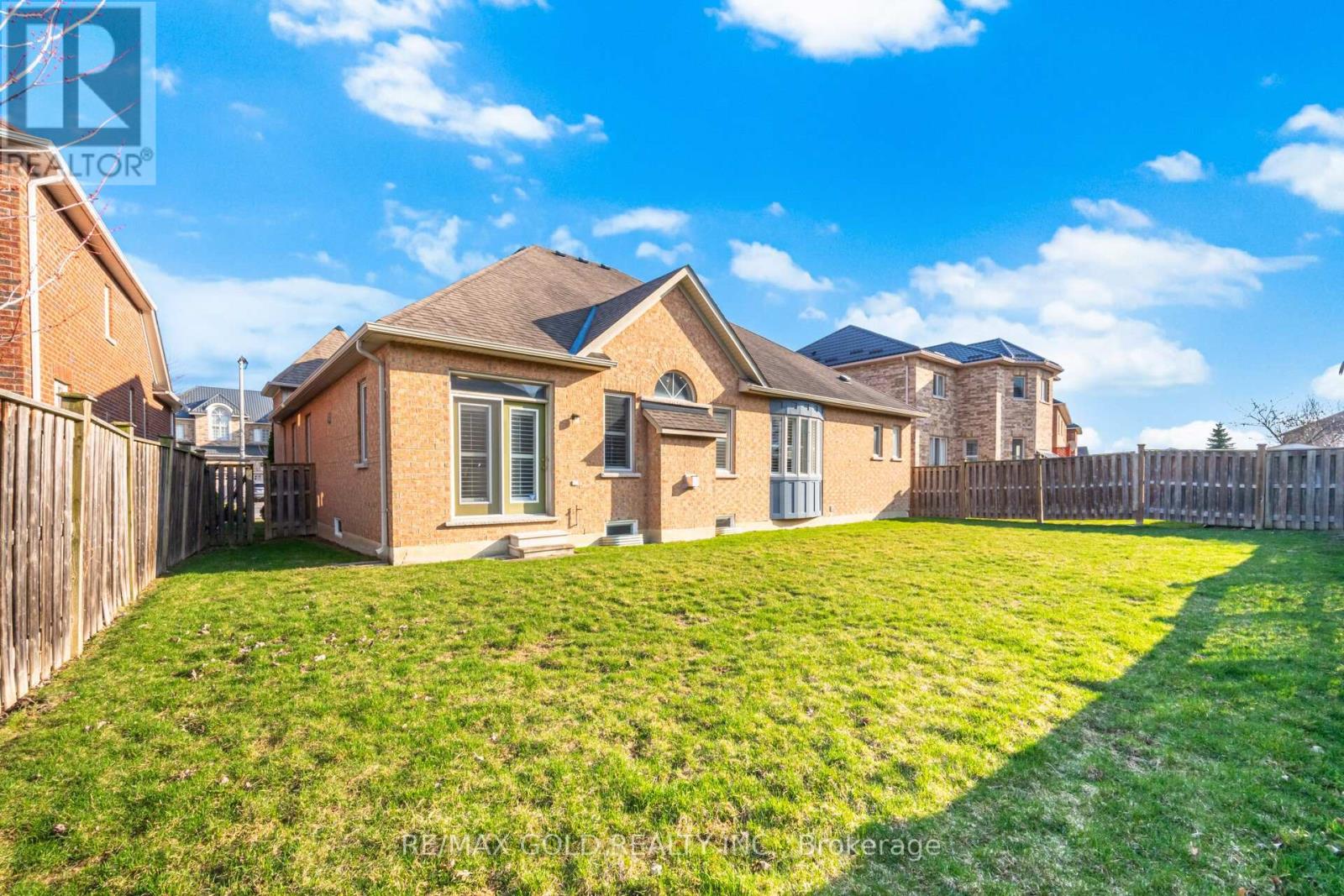 48 Valleyside Trail, Brampton, Ontario  L6P 2G4 - Photo 24 - W12984708