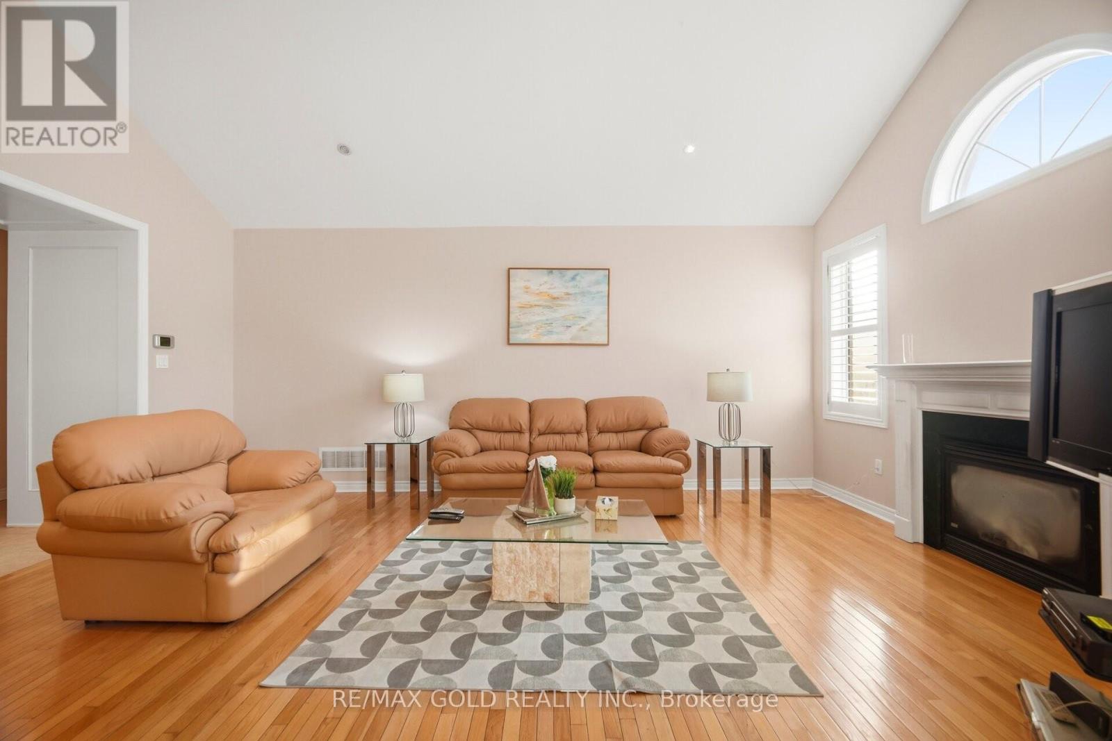 48 Valleyside Trail, Brampton, Ontario  L6P 2G4 - Photo 7 - W12984708