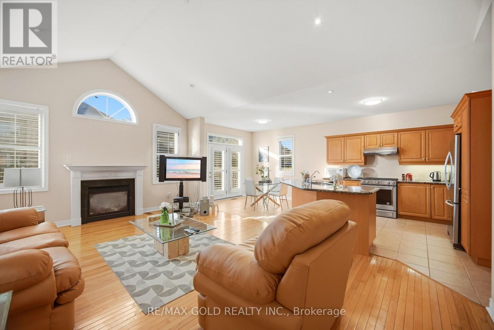 48 Valleyside Trail, Brampton, Ontario  L6P 2G4 - Photo 8 - W12984708