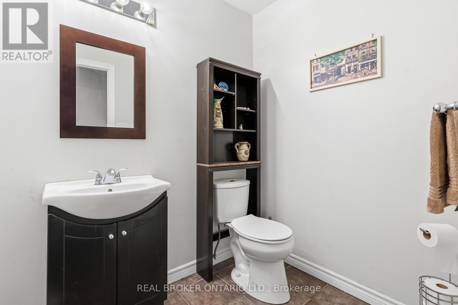 18 Cotswold Court, Halton Hills, Ontario L7G 5E5 - Photo 19 - W12984736