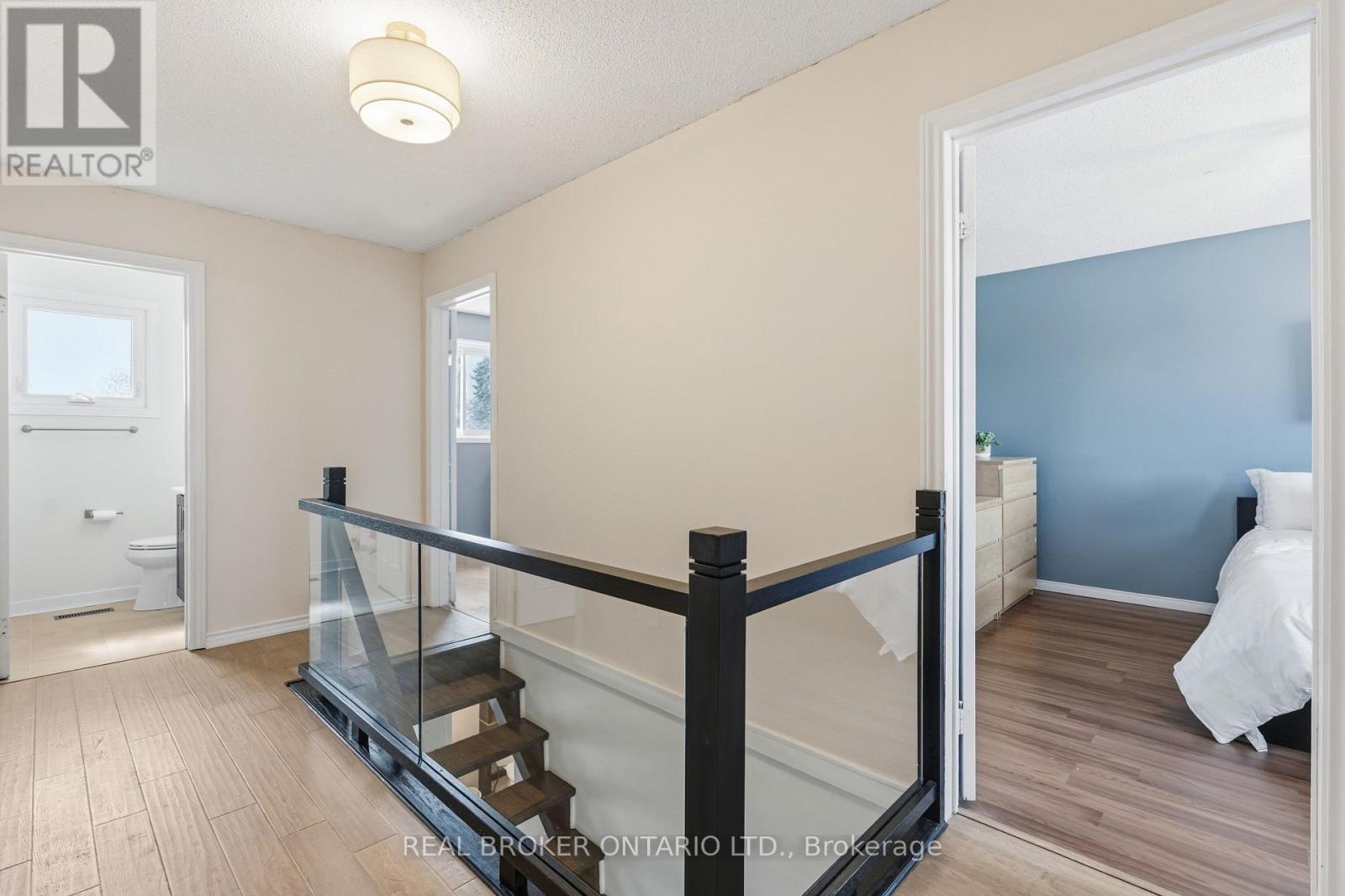 18 Cotswold Court, Halton Hills, Ontario L7G 5E5 - Photo 20 - W12984736