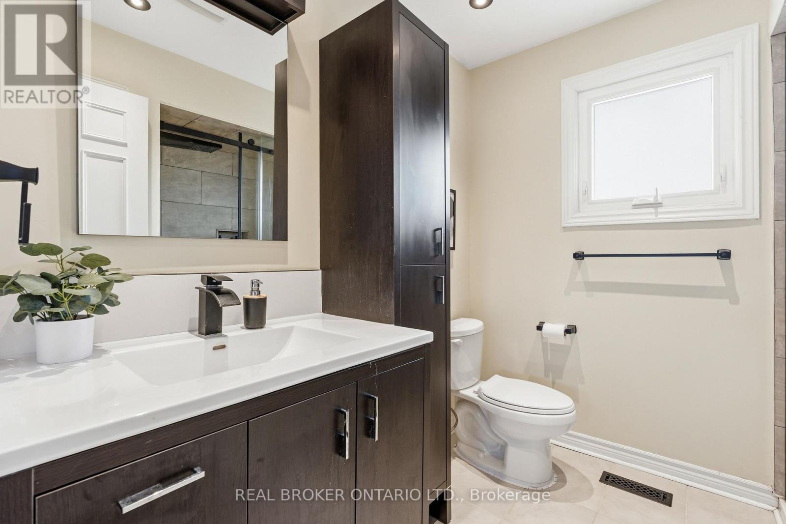 18 Cotswold Court, Halton Hills, Ontario L7G 5E5 - Photo 23 - W12984736