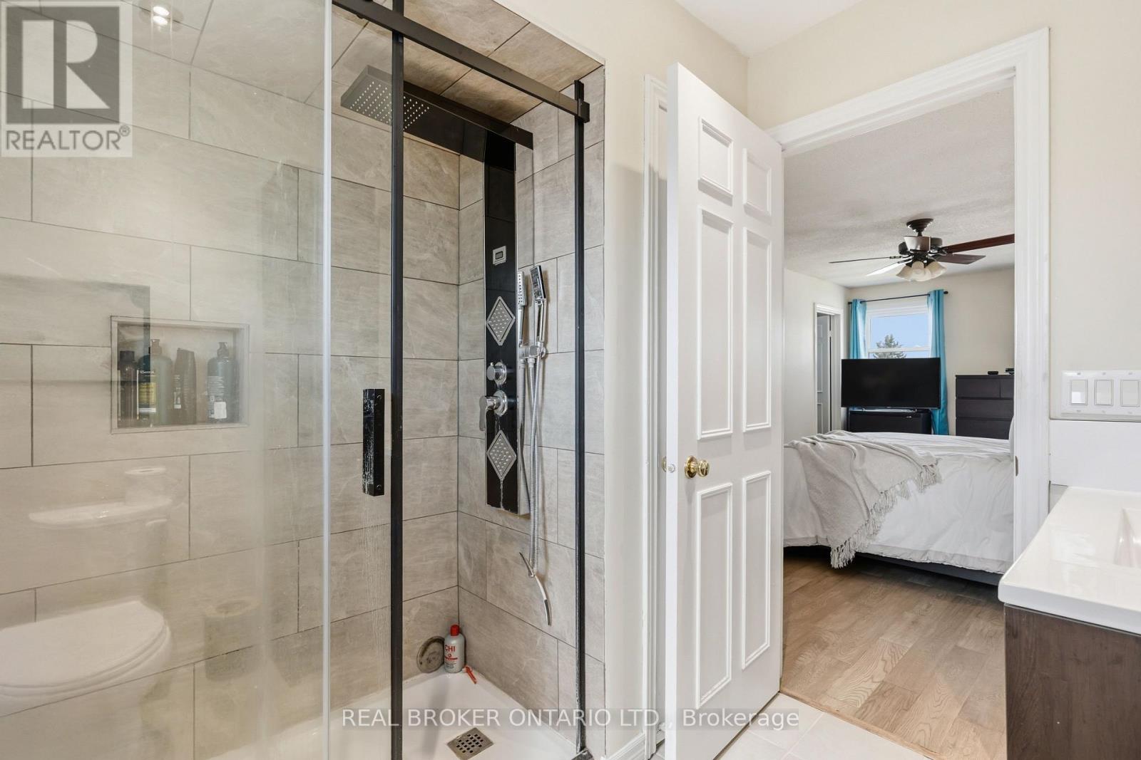 18 Cotswold Court, Halton Hills, Ontario L7G 5E5 - Photo 24 - W12984736