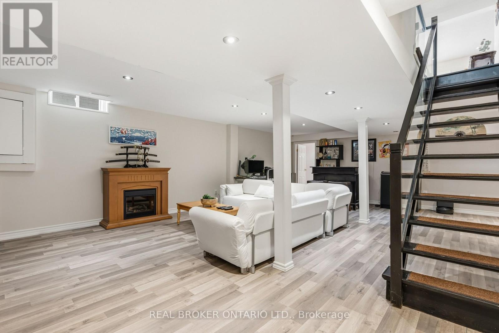 18 Cotswold Court, Halton Hills, Ontario L7G 5E5 - Photo 30 - W12984736