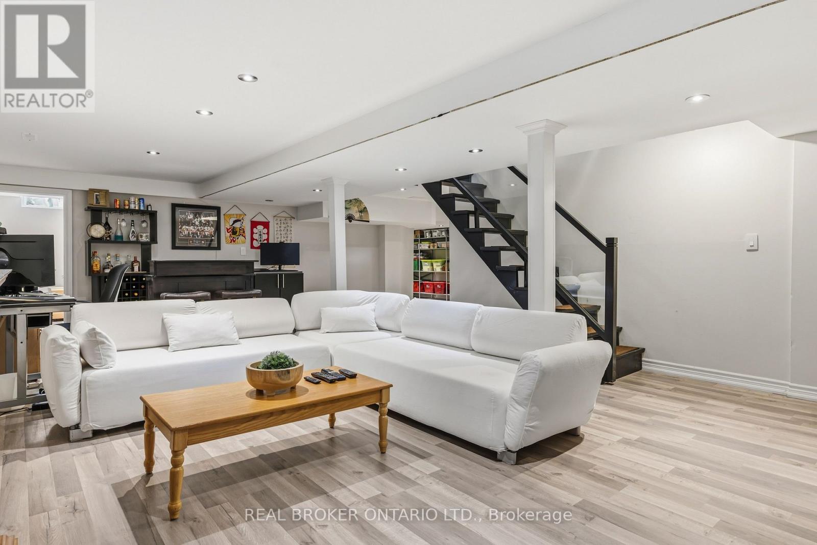 18 Cotswold Court, Halton Hills, Ontario L7G 5E5 - Photo 31 - W12984736