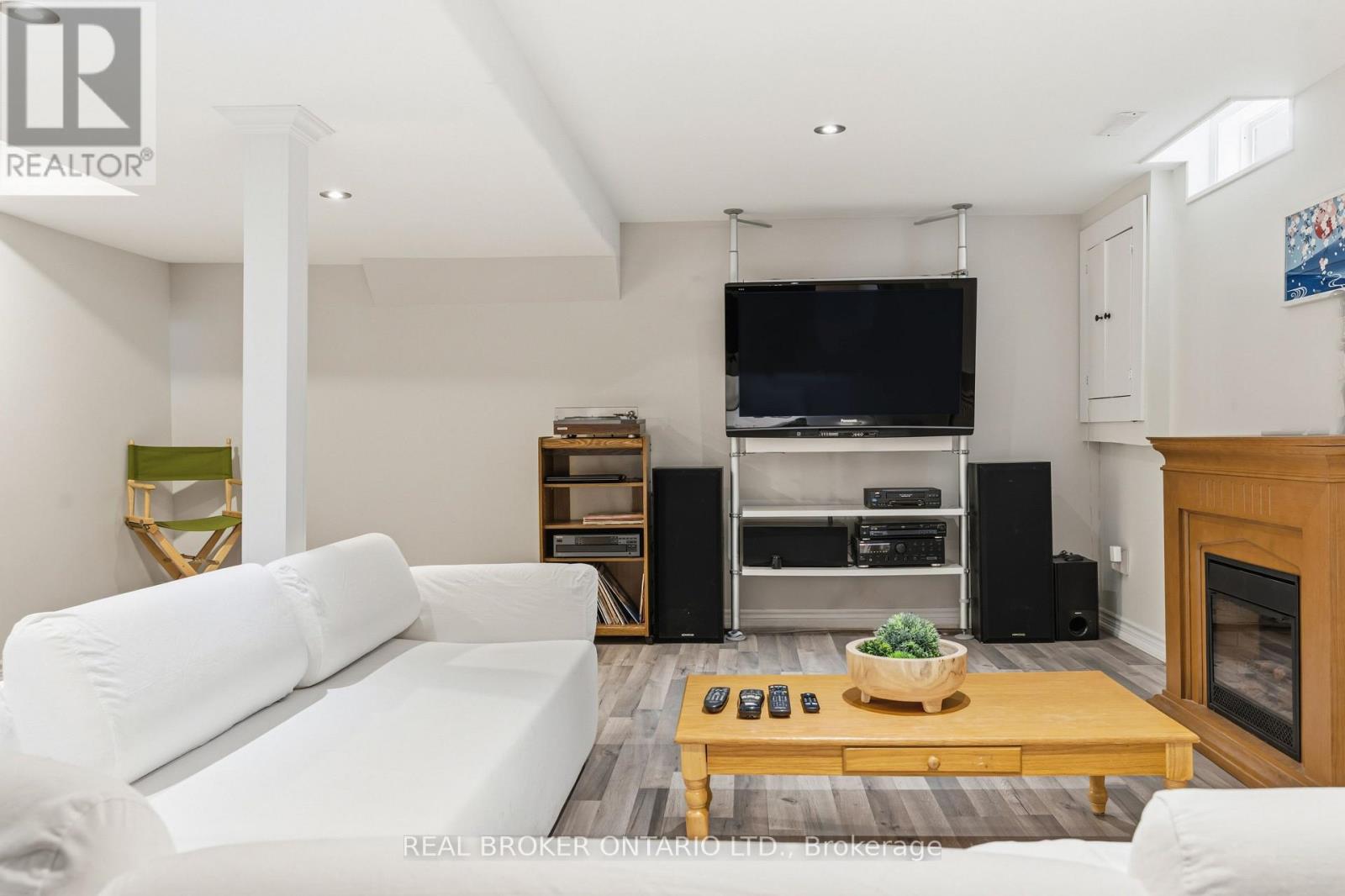 18 Cotswold Court, Halton Hills, Ontario L7G 5E5 - Photo 32 - W12984736