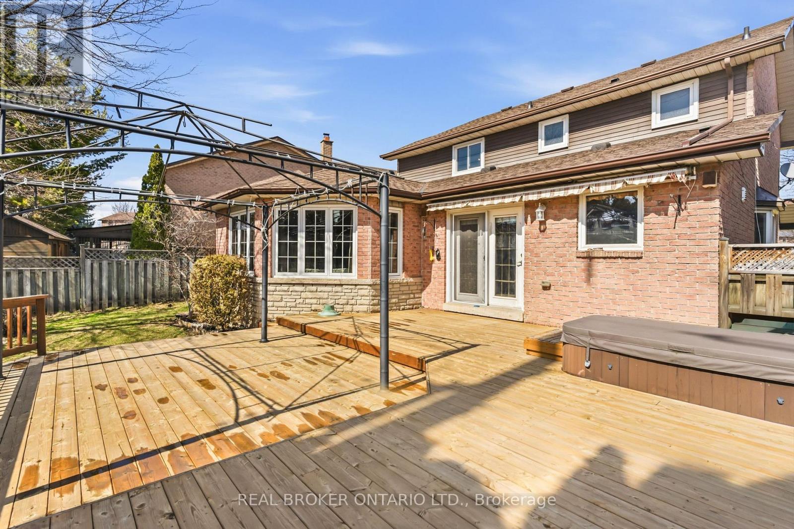 18 Cotswold Court, Halton Hills, Ontario L7G 5E5 - Photo 40 - W12984736