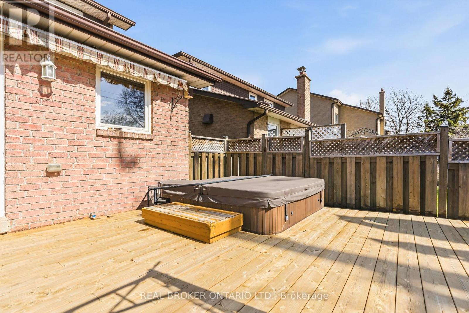 18 Cotswold Court, Halton Hills, Ontario L7G 5E5 - Photo 42 - W12984736