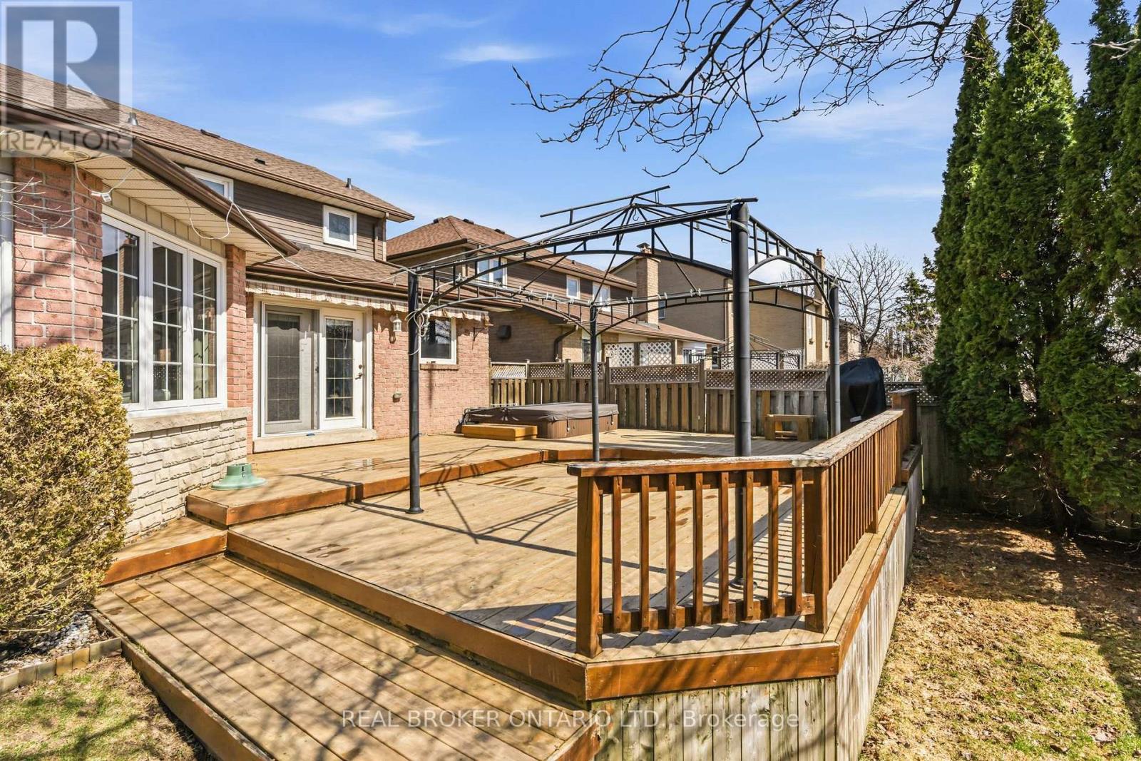 18 Cotswold Court, Halton Hills, Ontario L7G 5E5 - Photo 43 - W12984736