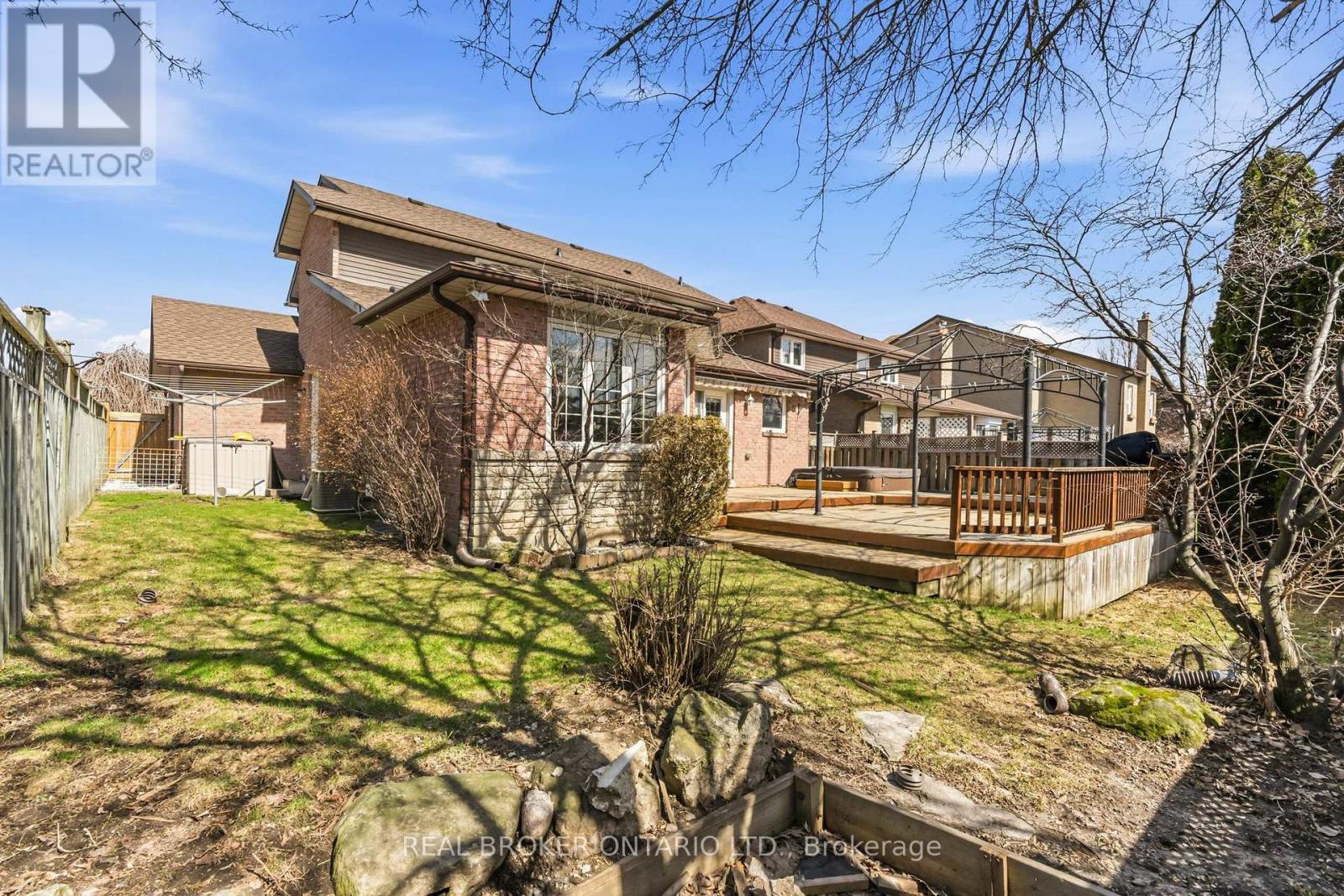 18 Cotswold Court, Halton Hills, Ontario L7G 5E5 - Photo 44 - W12984736