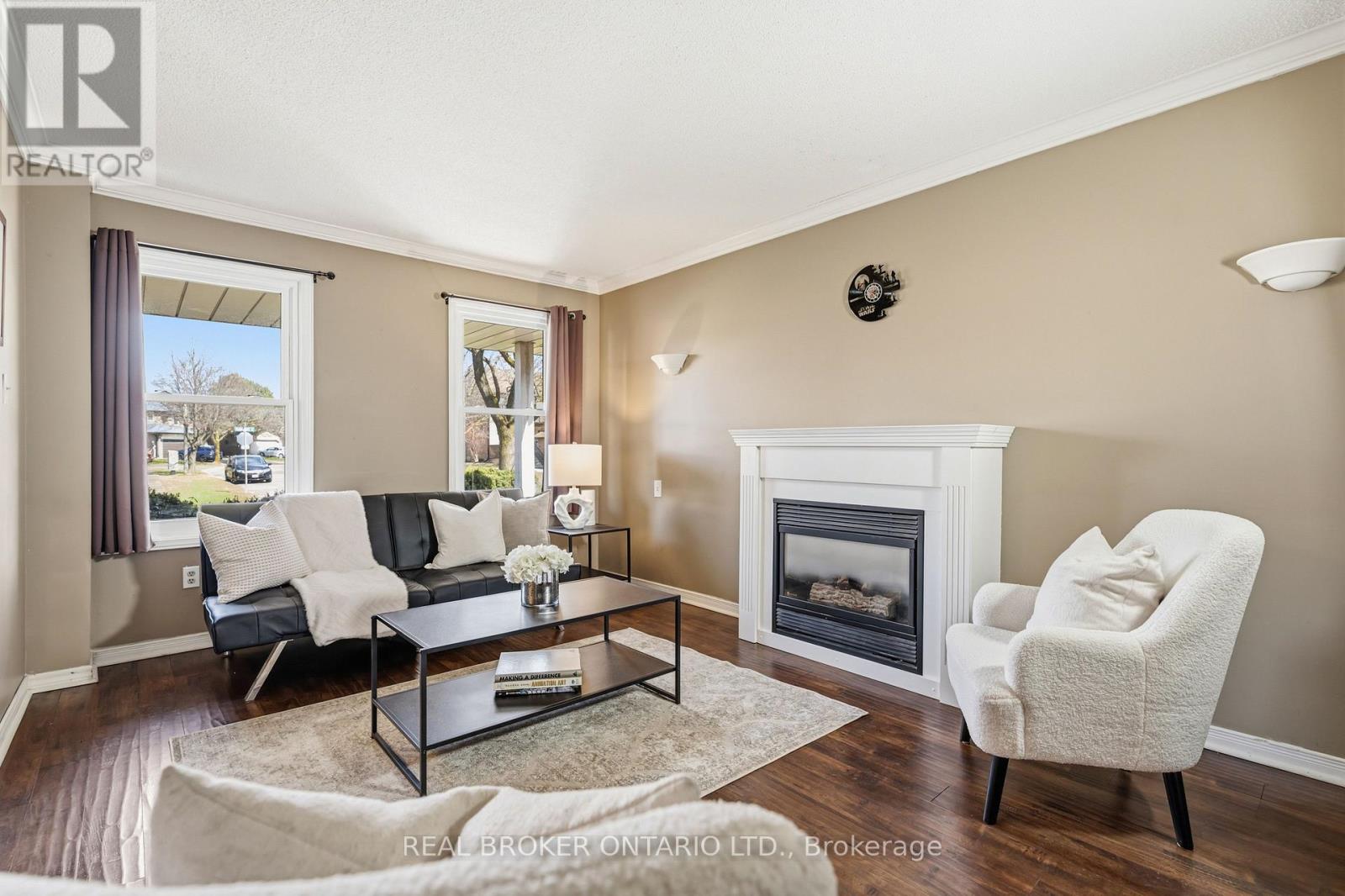 18 Cotswold Court, Halton Hills, Ontario L7G 5E5 - Photo 6 - W12984736