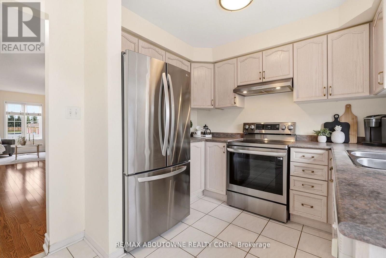 408 Fairgate Way, Oakville, Ontario  L6H 6Y1 - Photo 12 - W12984748