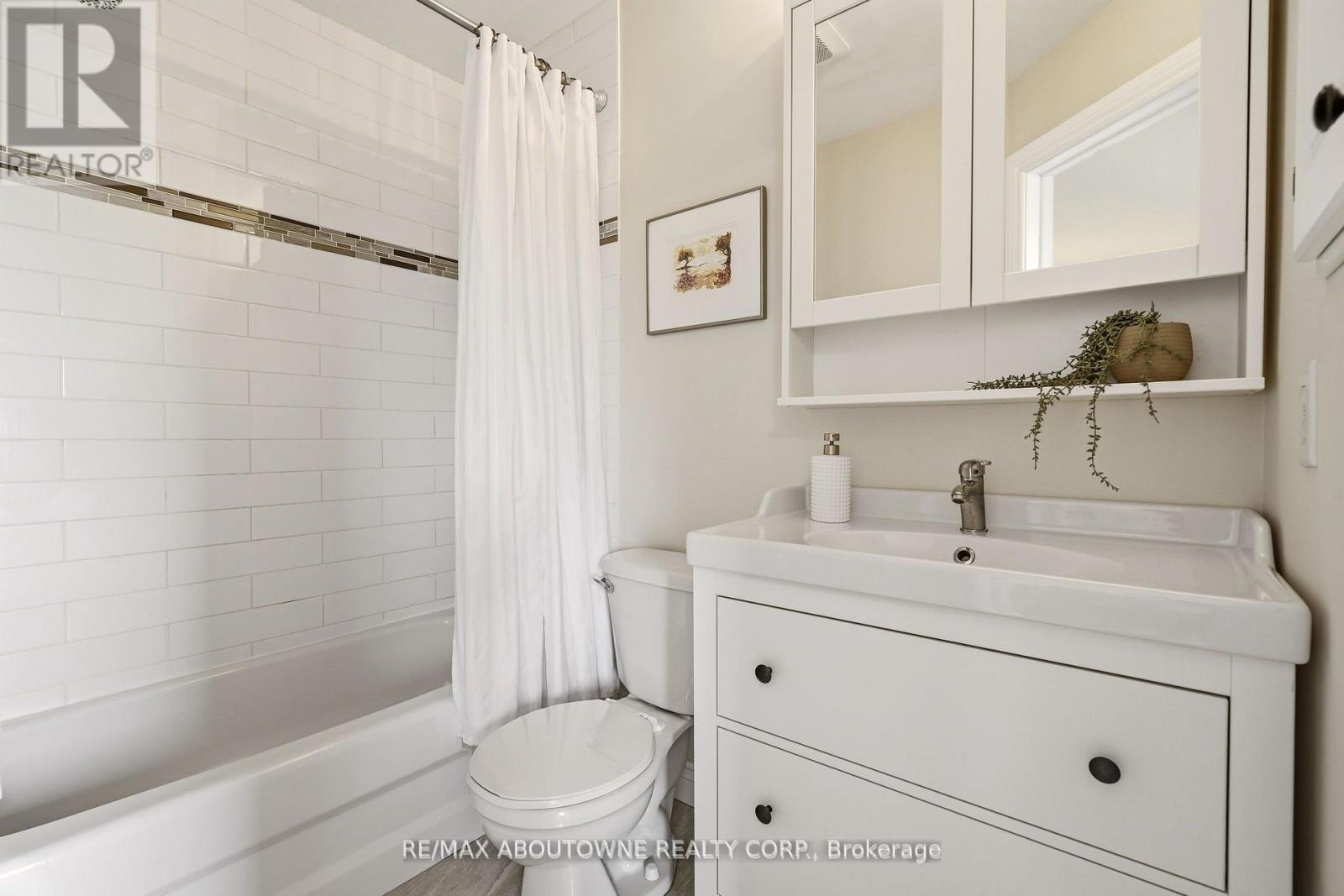 408 Fairgate Way, Oakville, Ontario  L6H 6Y1 - Photo 18 - W12984748