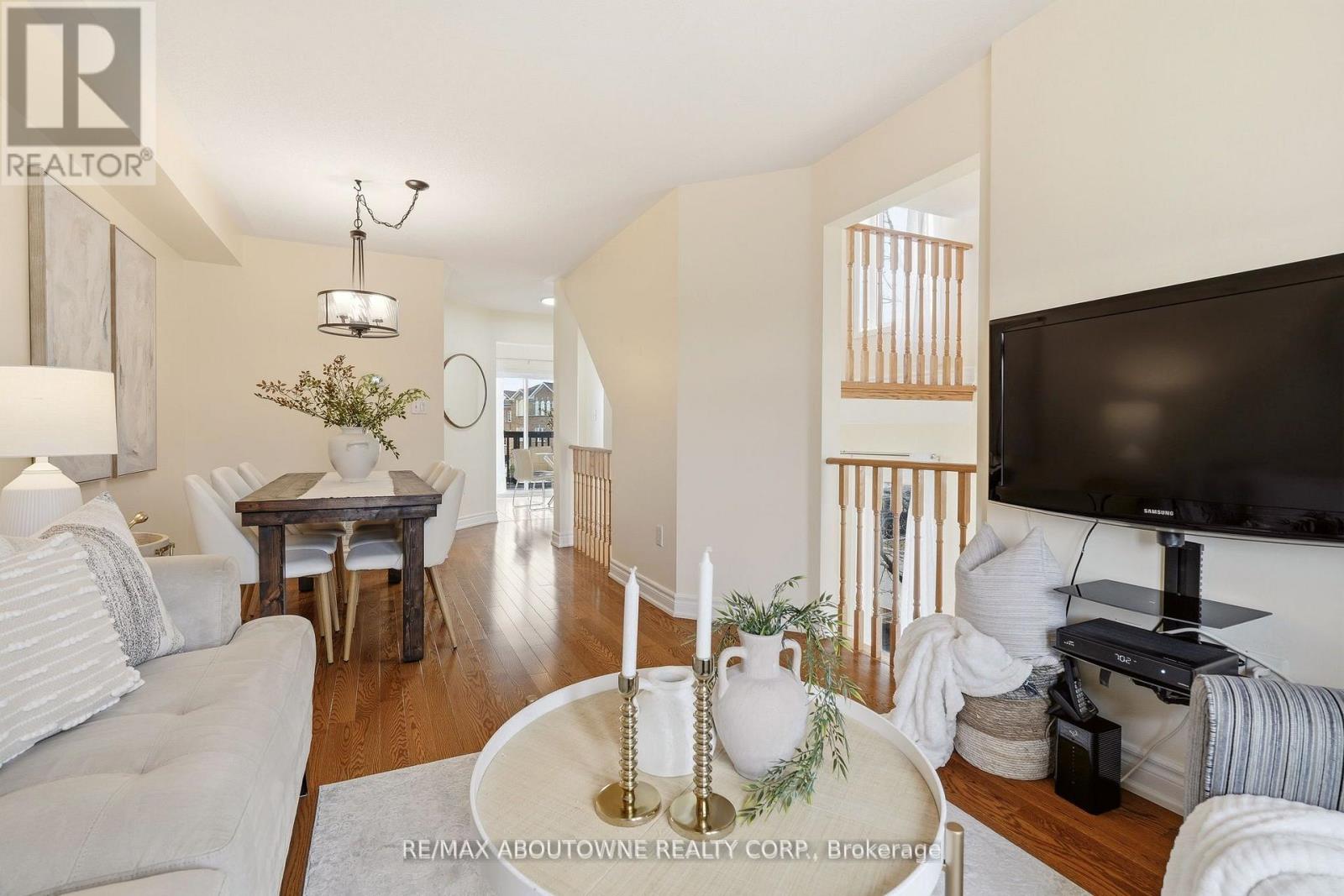 408 Fairgate Way, Oakville, Ontario  L6H 6Y1 - Photo 5 - W12984748