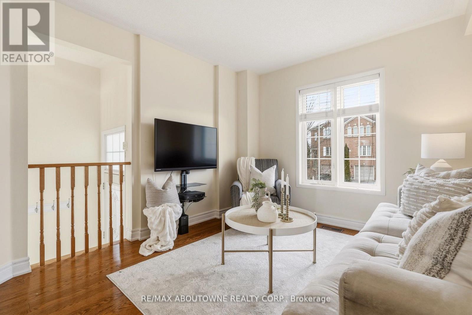 408 Fairgate Way, Oakville, Ontario  L6H 6Y1 - Photo 6 - W12984748