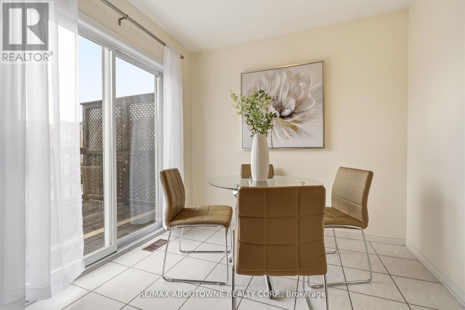 408 Fairgate Way, Oakville, Ontario  L6H 6Y1 - Photo 8 - W12984748