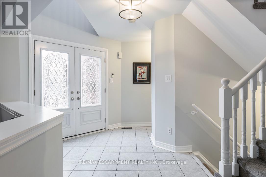 5360 Landsborough Avenue, Mississauga, Ontario  L5R 3X1 - Photo 4 - W12984762