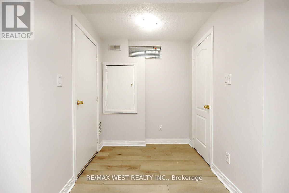 Bsmt - 5453 Festival Drive, Mississauga, Ontario  L5M 0G6 - Photo 5 - W12984770