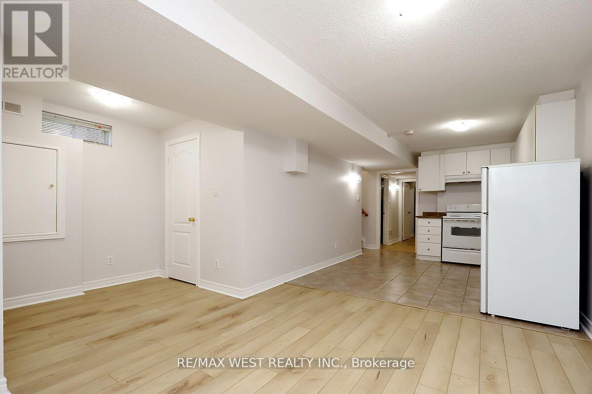 Bsmt - 5453 Festival Drive, Mississauga, Ontario  L5M 0G6 - Photo 6 - W12984770