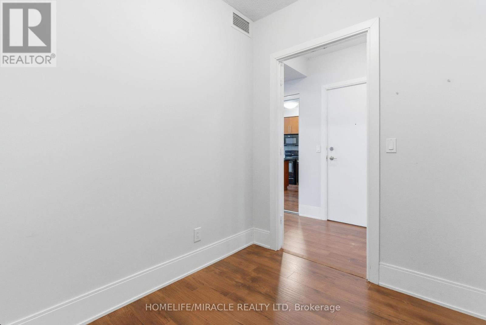 2901 - 330 Burnhamthorpe Road W, Mississauga, Ontario  L5B 0E1 - Photo 14 - W12984772