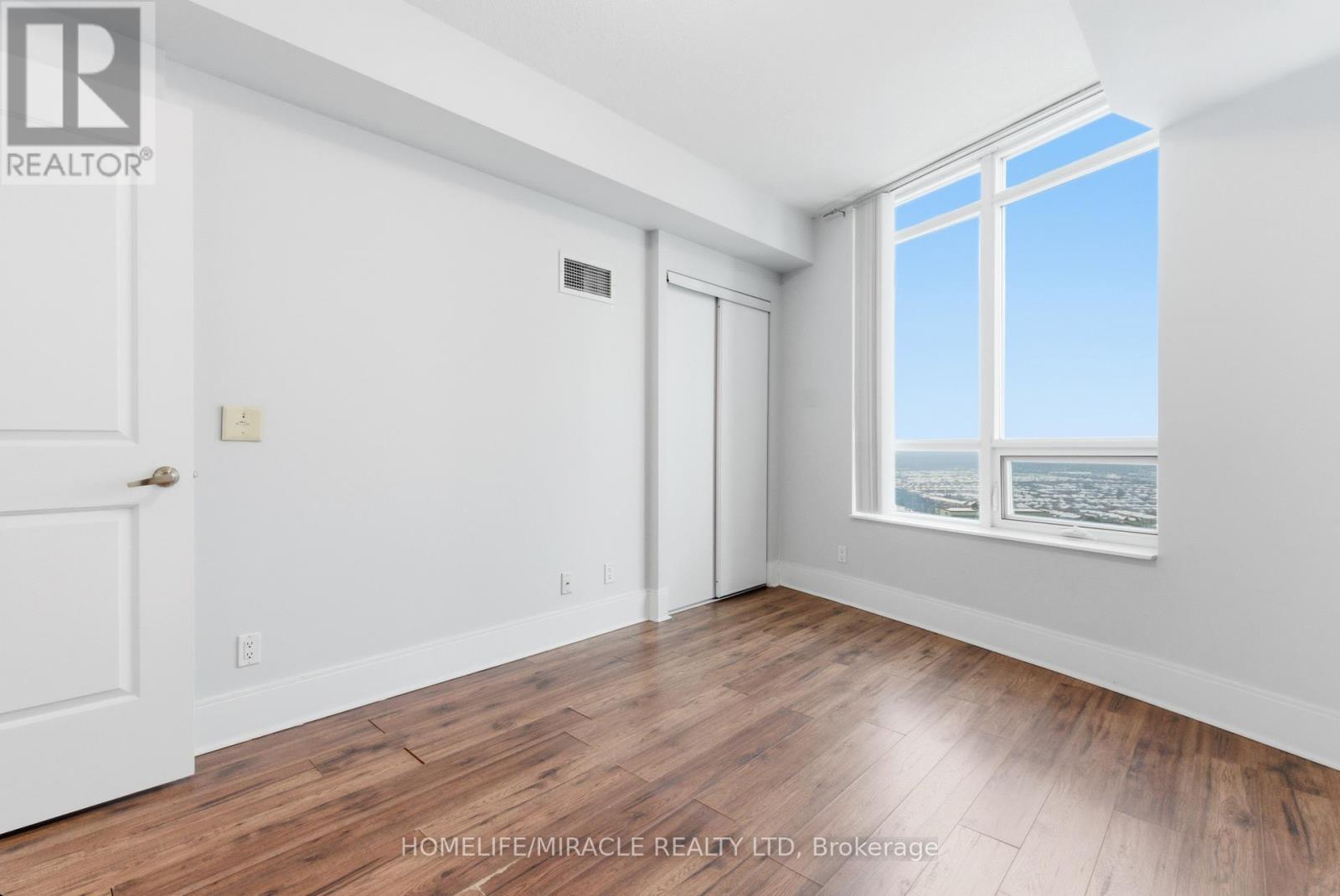 2901 - 330 Burnhamthorpe Road W, Mississauga, Ontario  L5B 0E1 - Photo 9 - W12984772