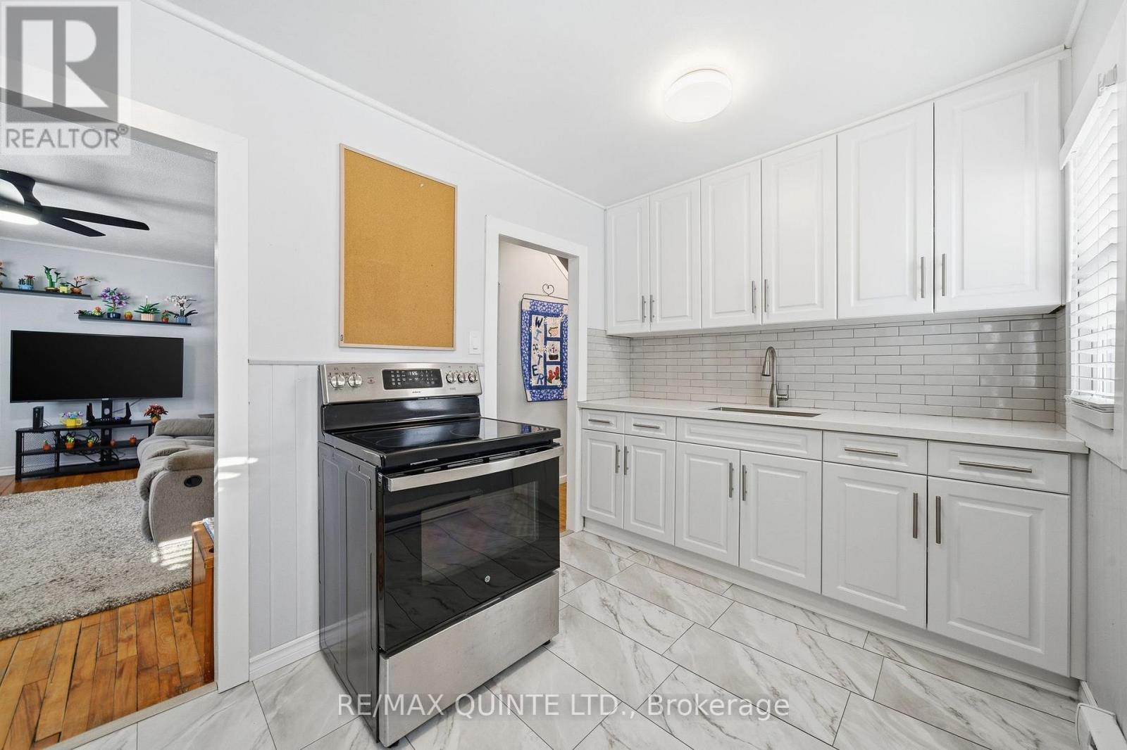 35 Kerr Crescent, Quinte West, Ontario  K8V 2W2 - Photo 12 - X12730234