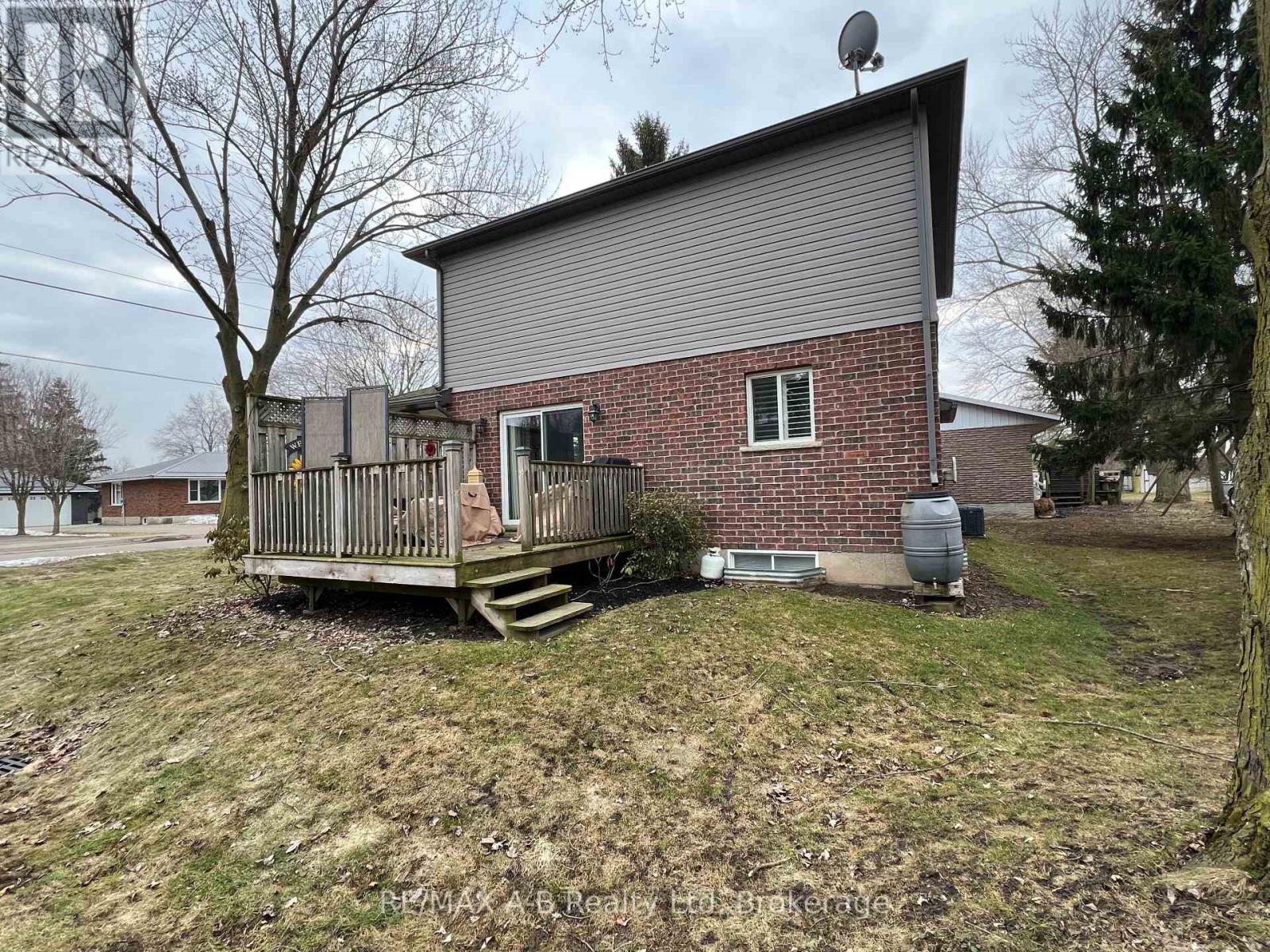 48 Wellington Street, East Zorra-Tavistock, Ontario  N0B 2R0 - Photo 3 - X12547948