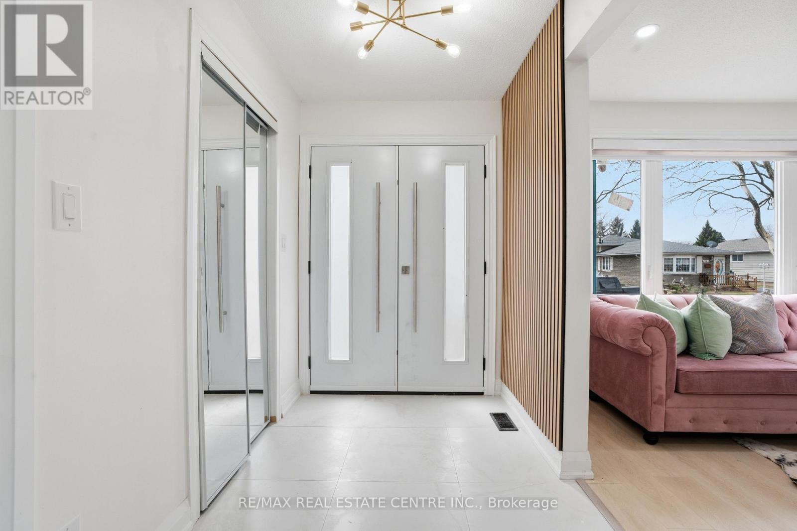 6183 Johnson Drive, Niagara Falls, Ontario  L2J 3J6 - Photo 4 - X12984556