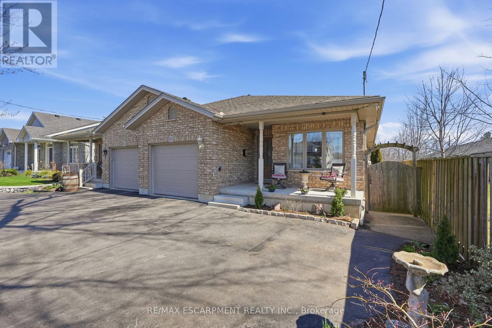 802 Main Street, Norfolk (Port Dover), Ontario  N0A 1N0 - Photo 2 - X12984730