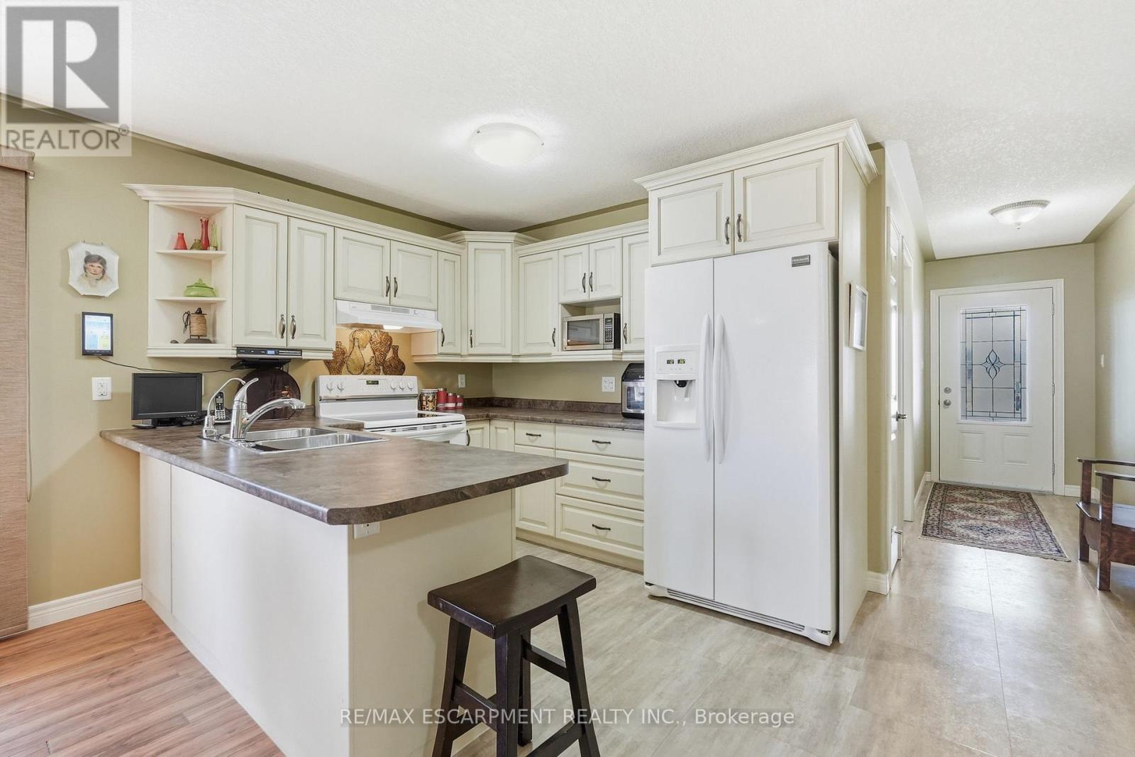 802 Main Street, Norfolk (Port Dover), Ontario  N0A 1N0 - Photo 4 - X12984730