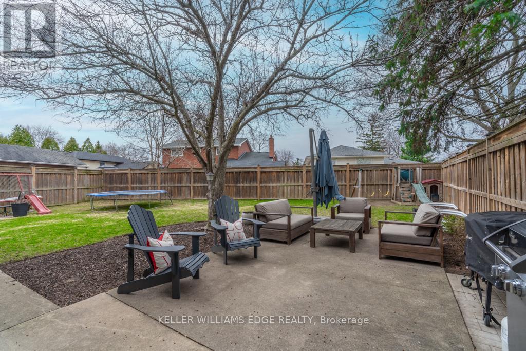 24 Bentley Place, Hamilton, Ontario  L9C 2R4 - Photo 15 - X12984740