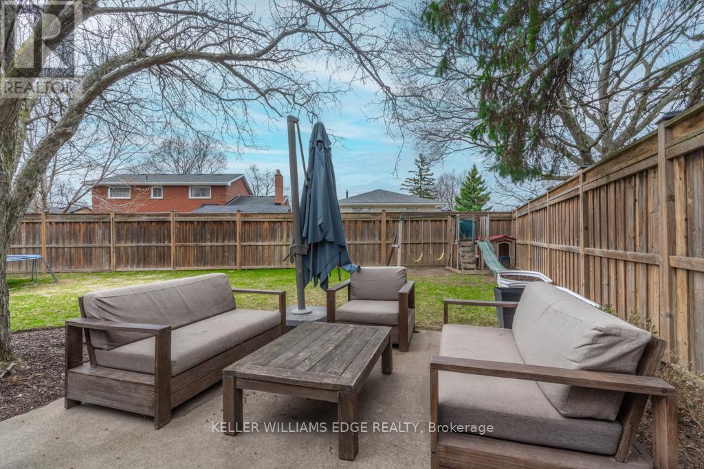 24 Bentley Place, Hamilton, Ontario  L9C 2R4 - Photo 16 - X12984740