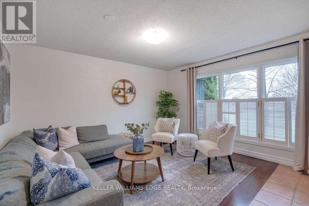 24 Bentley Place, Hamilton, Ontario  L9C 2R4 - Photo 4 - X12984740