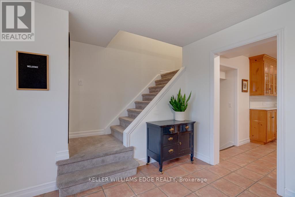 24 Bentley Place, Hamilton, Ontario  L9C 2R4 - Photo 6 - X12984740