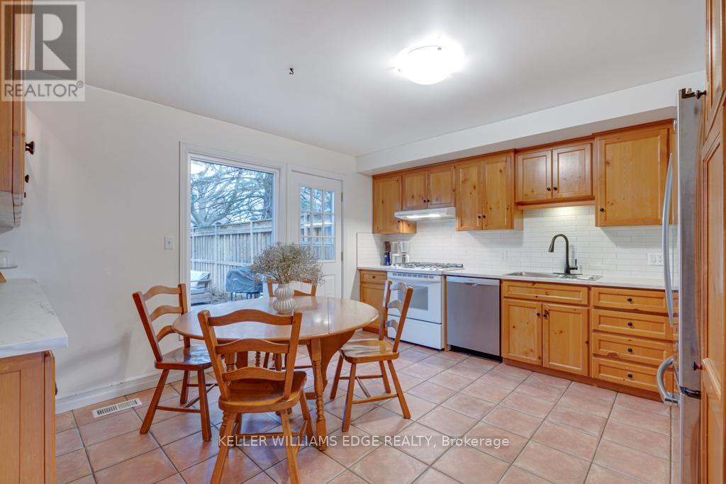 24 Bentley Place, Hamilton, Ontario  L9C 2R4 - Photo 8 - X12984740