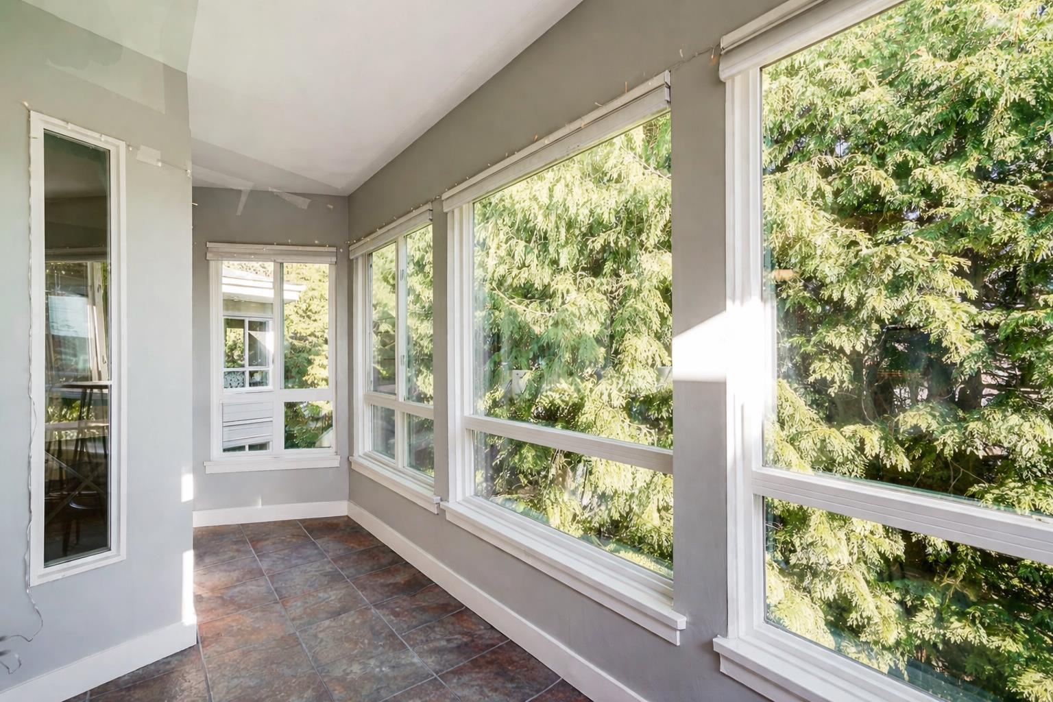 303 1322 Martin Street, White Rock, British Columbia  V4B 3W5 - Photo 3 - R3108796