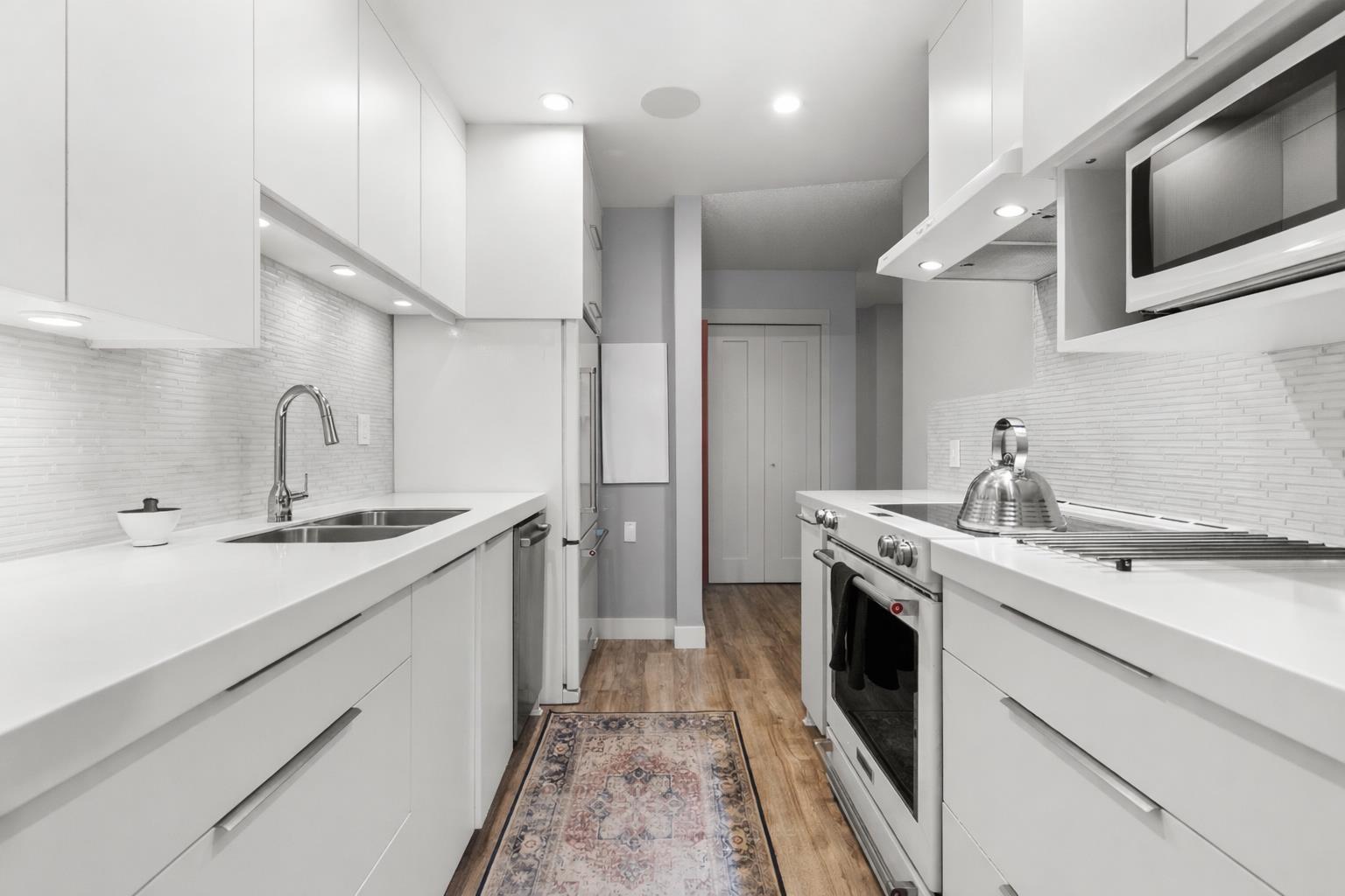 303 1322 Martin Street, White Rock, British Columbia  V4B 3W5 - Photo 11 - R3108796