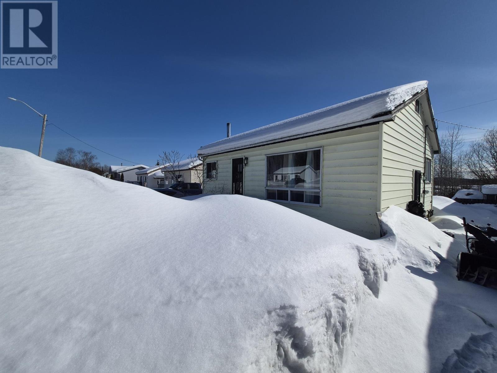 28 Warbler Drive, Manitouwadge, Ontario  P0T 2C0 - Photo 2 - TB2600668