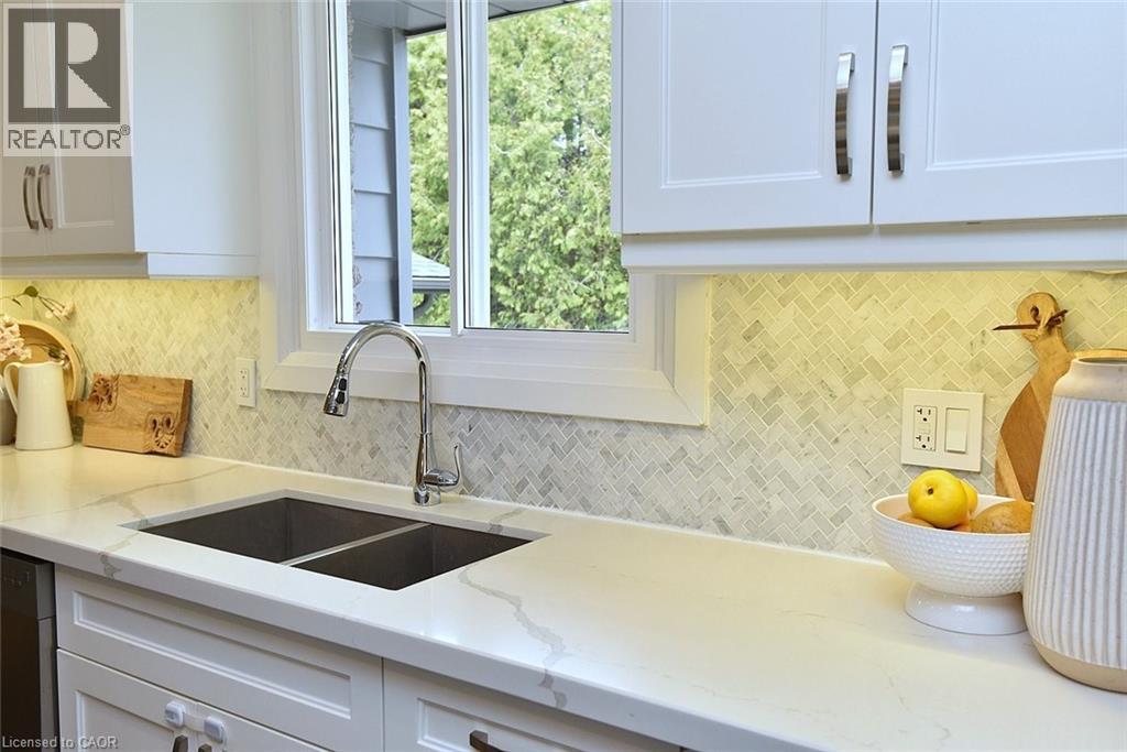 291 Carla Court, Burlington, Ontario  L7L 1P4 - Photo 19 - 40819719