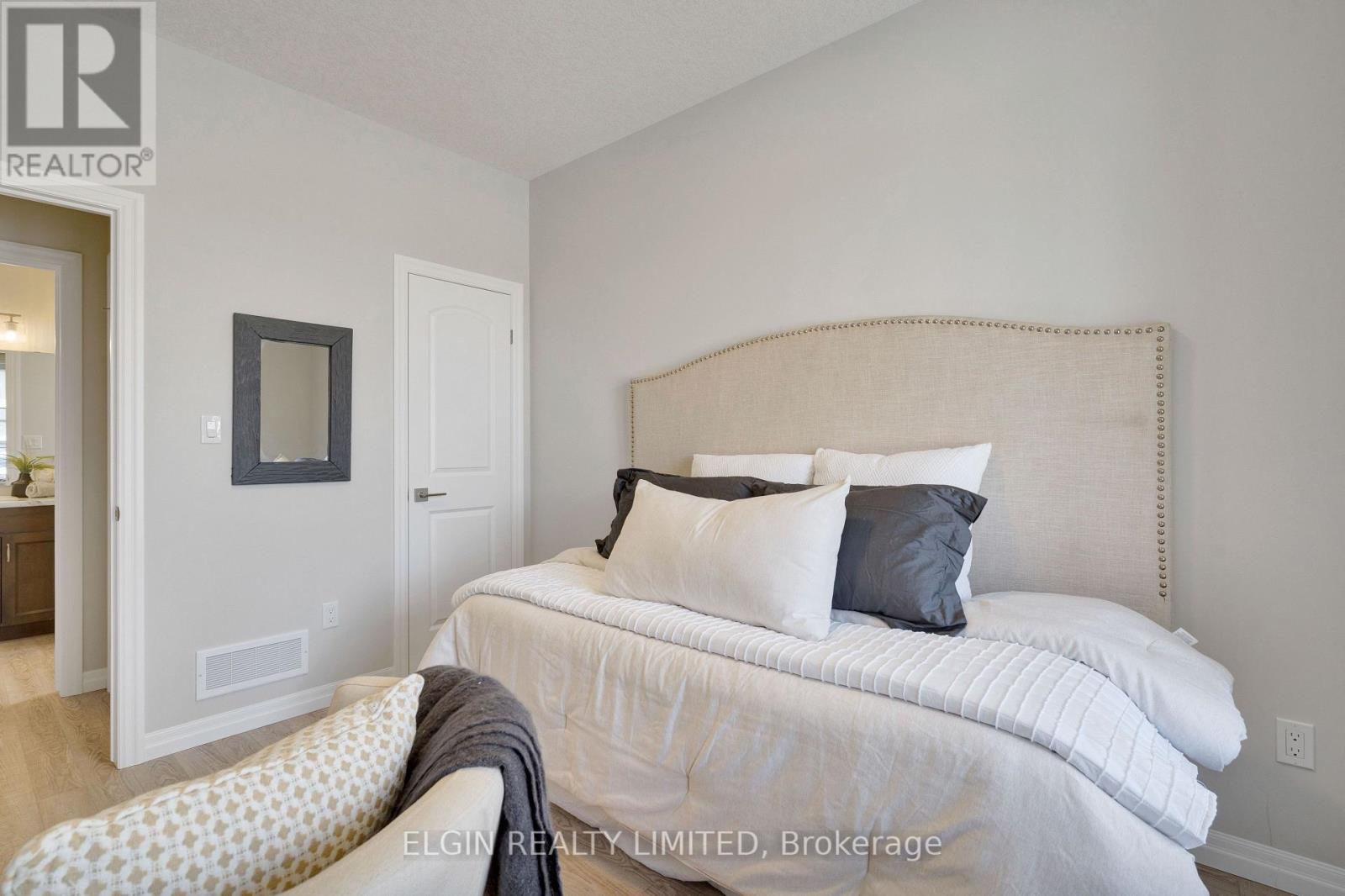 42202 Mcbain Line, Central Elgin, Ontario  N5P 0E4 - Photo 5 - X12965000