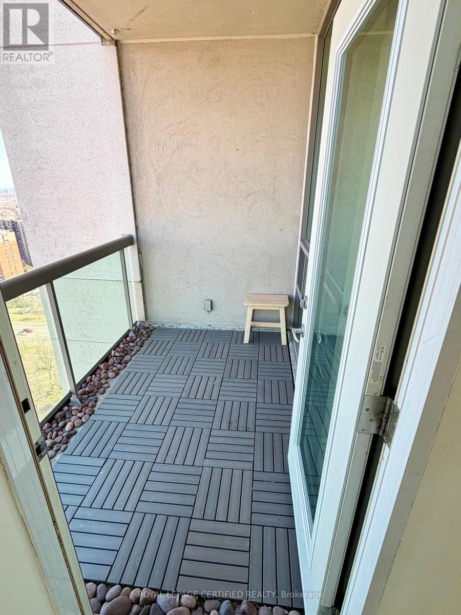 2810 - 3504 Hurontario Street, Mississauga, Ontario  L5B 0B9 - Photo 11 - W12984268